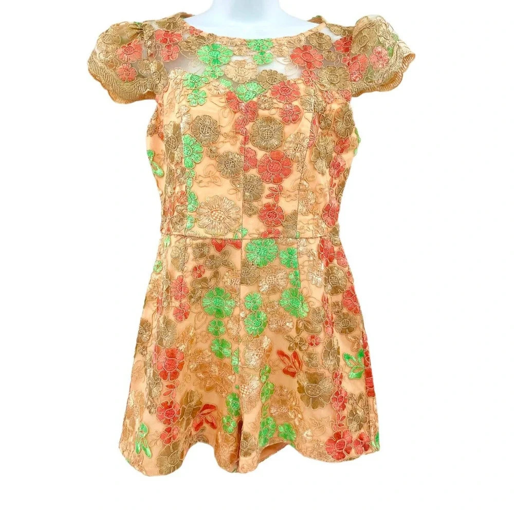 Nikibiki Womens Romper Size M Floral Lace Peach Short Sleeve Keyhole Back New